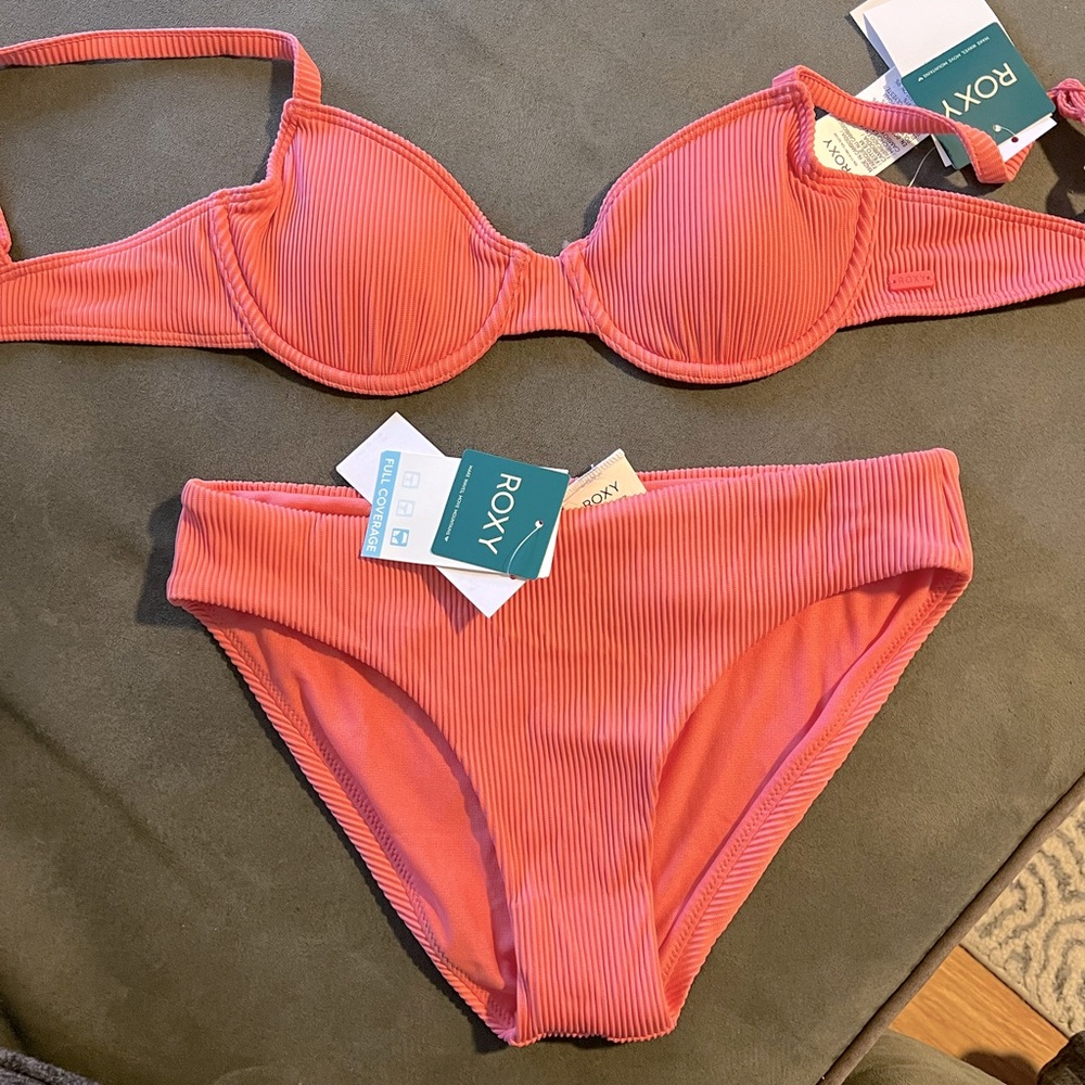 Women’s Roxy Bikini (S) top // (M) bottom NWT